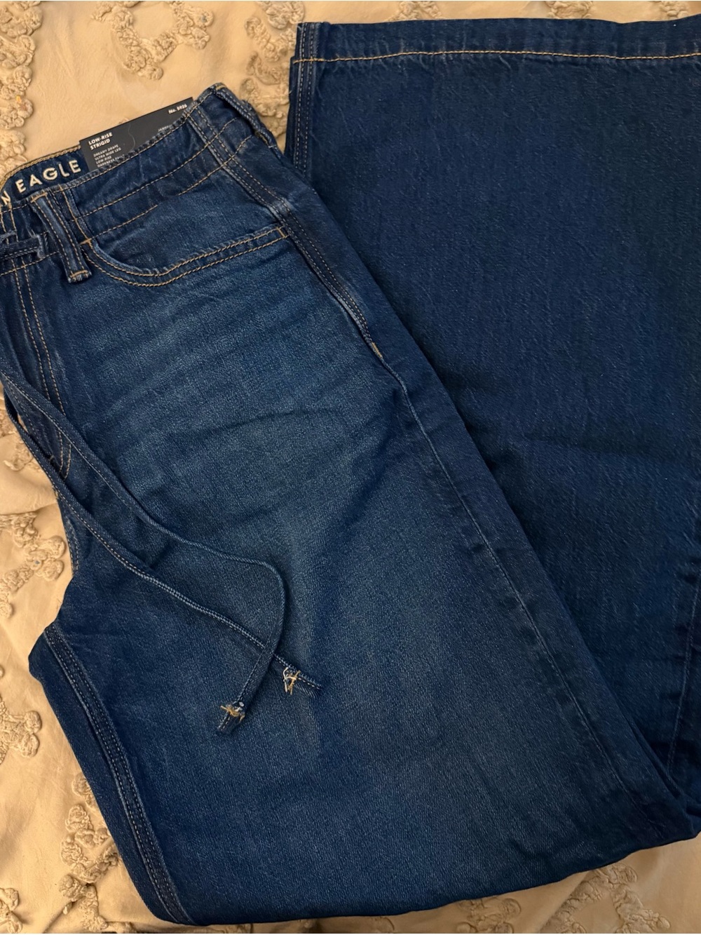 American Eagle Outfitters Women’s Dark Blue low rise strigid wide leg Jean